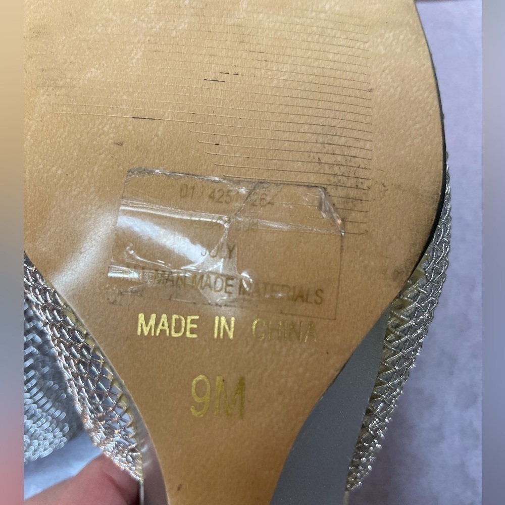 Pierre Dumas~Iridescent Insole w/Wire Mesh-Look Slide Sandal~Wedge~Silver~Size 9 - Picture 7 of 13